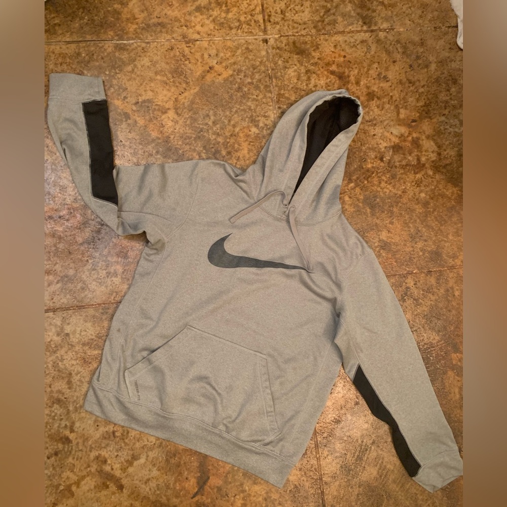 Nike Therma Fit Hoodie Sweatshirt Solid Grey men’s small excellent condition